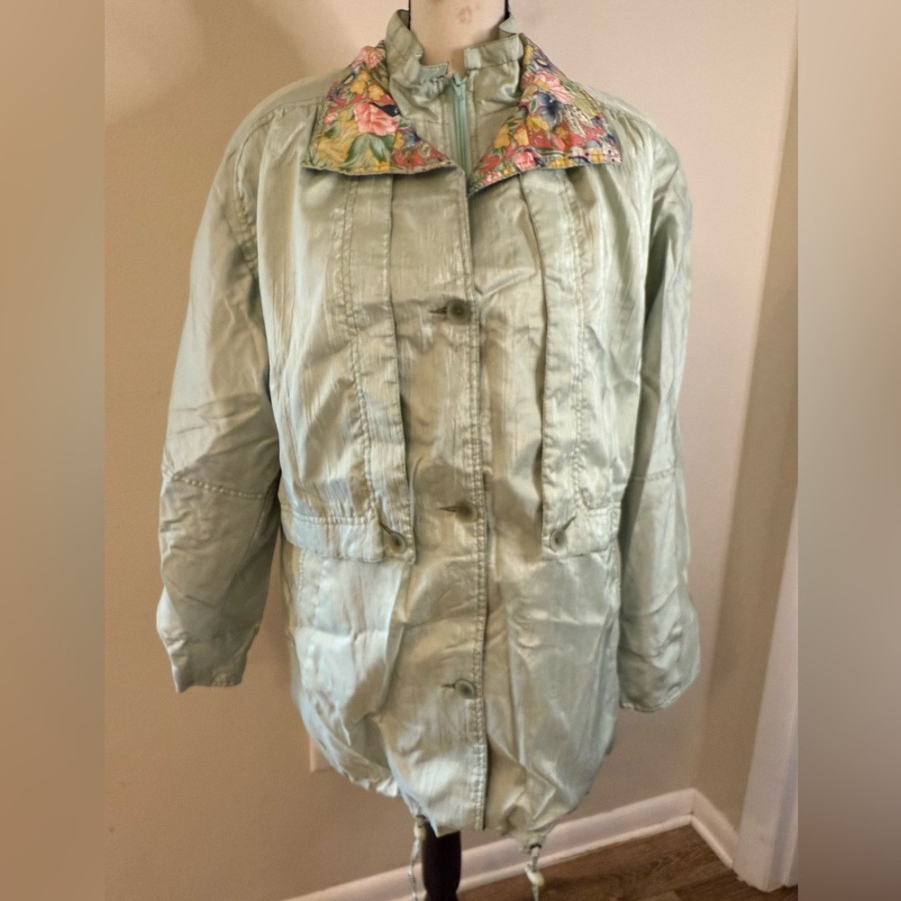 Cyclone windbreaker light mint green floral zippered & buttoned jacket SZ Medium